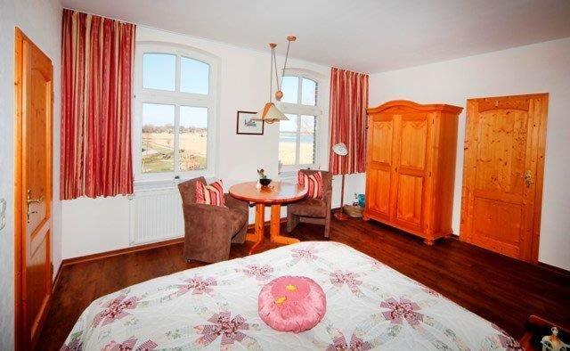 Hotel/Pension Bradhering Аренсхоп Экстерьер фото